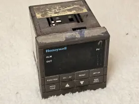 Dc200c-0-000-100000-0 Honeywell Dc200c-0-000-1000b0-0 Udc2000 Mini-pro Controller - Untested