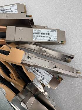 Juniper 063232047911 Jnp-100g-aoc-7m 100g Qsfp To Active Optical Cables 7m