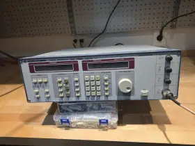 Smy02 Rohde & Schwarz And 9khz To 2080mhz Signal Generator Nice Condition